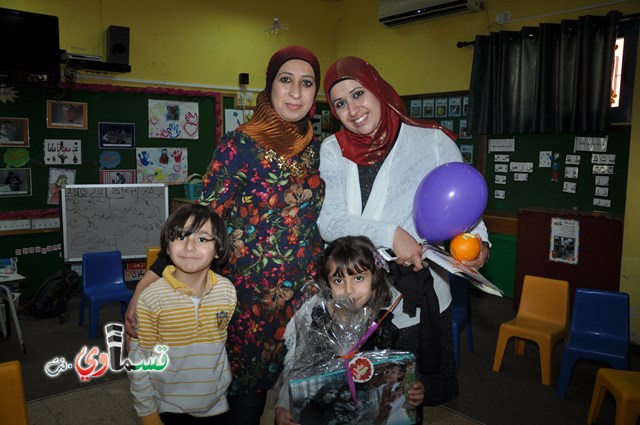 كفرقاسم – فيديو: بساتين الامل, السلام , والمحبة تحتفل بعيد الام على انغام عمو انس وجوقته ..